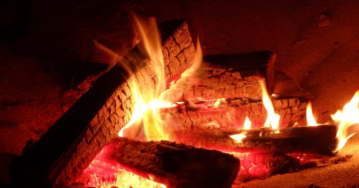Топливо, дрова, горение (фото с сайта Pixabay.com)